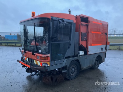 Ravo 5002 Sweeper Truck