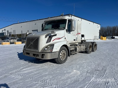 2014 Volvo VNL 6x4 Cabeza Tractora Cabina Corta