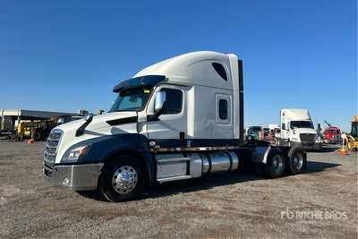 2020 Freightliner Cascadia 126 6x4 T/A Sleeper Truck Tractor