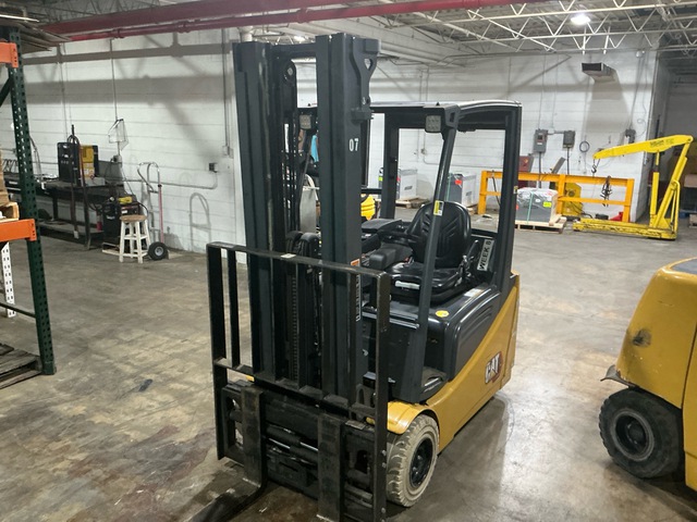 2022 Cat 2ET3500 3180 lb Electric Forklift