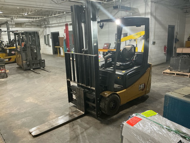 2022 Cat 2ET3500 3180 lb Electric Forklift