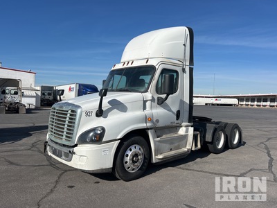 2017 Freightliner Cascadia 125 6x4 تراكتور شاحنة نهارية (ثنائية المحور)