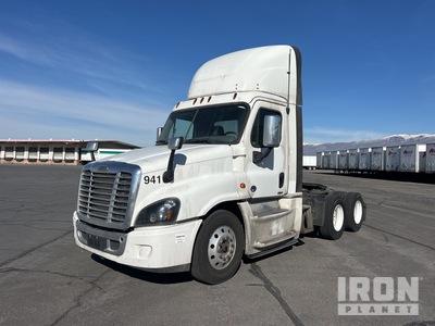 2018 Freightliner Cascadia 125 6x4 تراكتور شاحنة نهارية (ثنائية المحور)