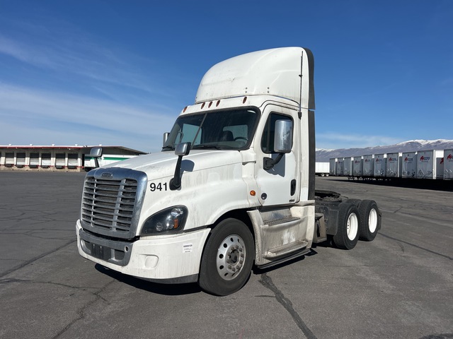 2018 Freightliner Cascadia 125 6x4 T/A Day Cab Truck Tractor