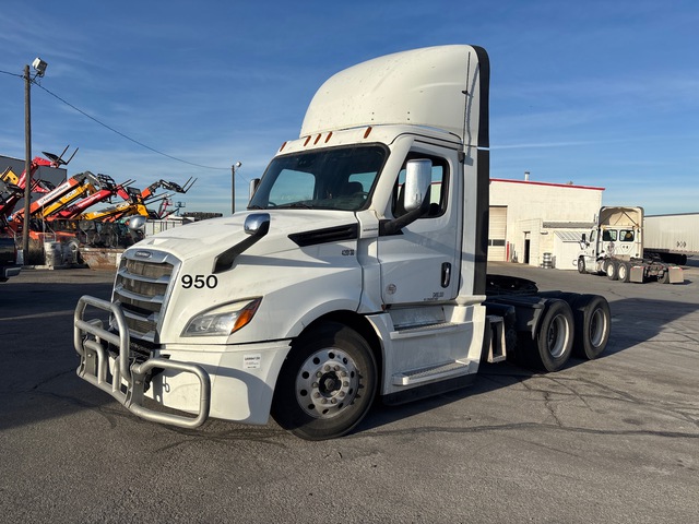 2020 Freightliner Cascadia 126 6x4 T/A Day Cab Truck Tractor