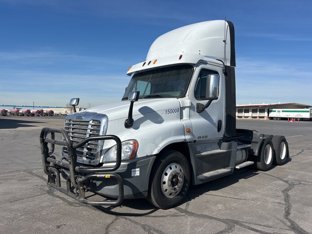 2015 Freightliner Cascadia 125 6x4 T/A Day Cab Truck Tractor