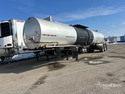 2010 Etnyre T/A 7250 gal Remolque tanque de asfalto