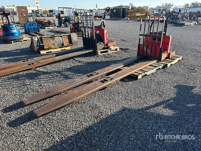 2009 Raymond 8400 8000 lb Electric Pallet Jack (Inoperable)