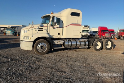2013 Mack CXU613 6x4 Cabina con cuccetta per trattore stradale