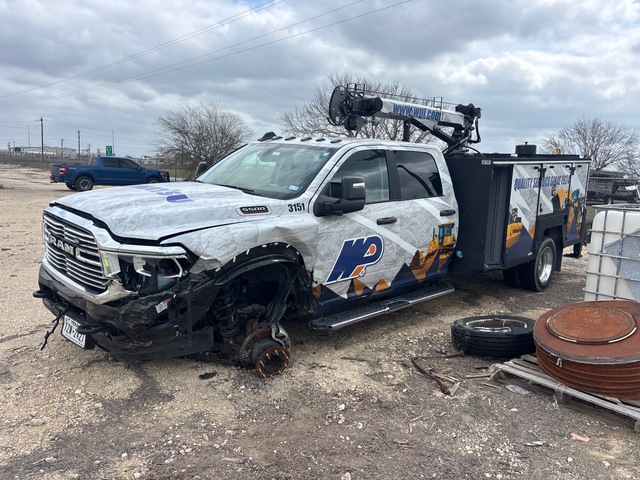 2023 Dodge 5500 Laramie 4x4 Crew Cab Service Truck (Inoperable)