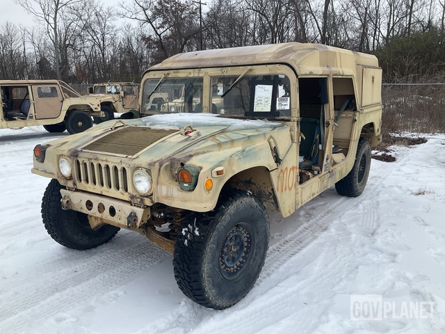 2005 AM General M1097R1 HMMWV 4 Door Hard Top w/Helmet Top