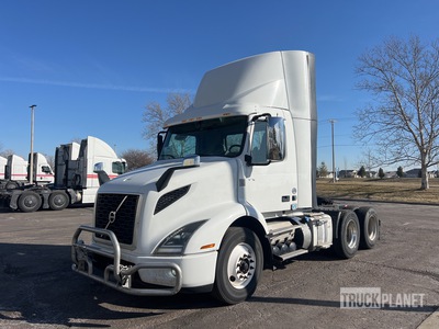 2020 Volvo VNR64T 6x4 تراكتور شاحنة نهارية (ثنائية المحور)