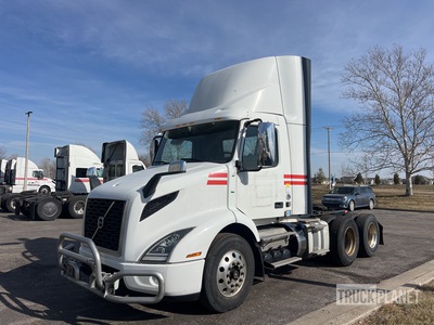 2020 Volvo VNR64T 6x4 تراكتور شاحنة نهارية (ثنائية المحور)