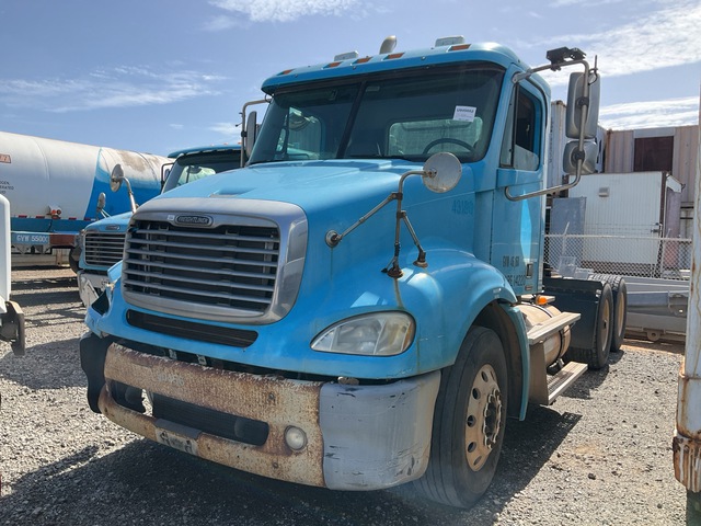 2006 Freightliner Columbia 112 6x4 T/A Day Cab Truck Tractor (Inoperable)