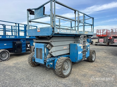 2004 Genie GS-4390 4x4 Dual Fuel Scissor Lift
