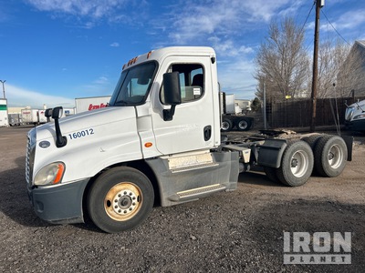 2016 Freightliner Cascadia Tri/A Day Cab Truck Tractor