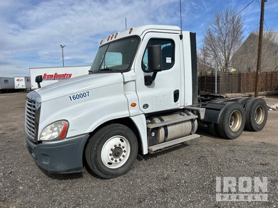 2016 Freightliner Cascadia Tri/A Day Cab Truck Tractor