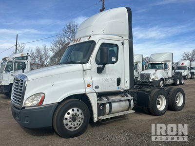 2016 Freightliner Cascadia Tri/A Day Cab Truck Tractor
