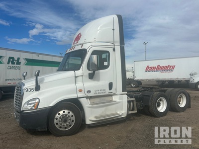 2018 Freightliner Cascadia Tri/A Day Cab Truck Tractor