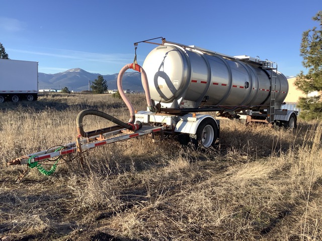 2012 Brenner 4700 gal T/A Spread Axle Pup Tanker Trailer