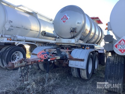 1997 Trailmaster 2700 gal Quad/A Spread Axle Pup Tanker Trailer
