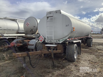 2002 Heil 5341 gal T/A Spread Axle Pup Tanker Trailer