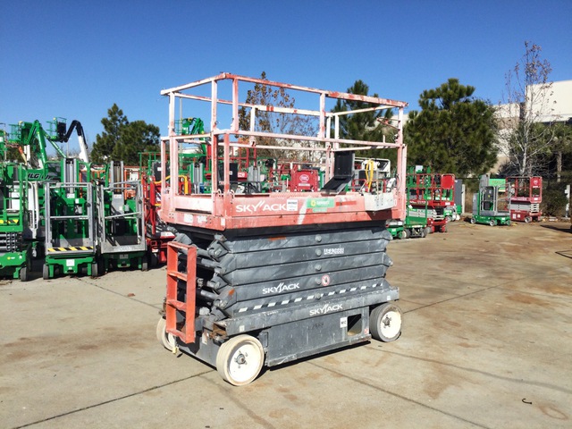2017 Skyjack SJIII 4740 Electric Scissor Lift (Inoperable)