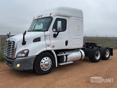 2019 Freightliner Cascadia 132 6x4 T/A Sleeper Truck Tractor