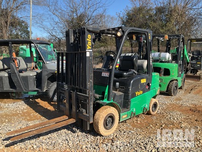 2016 Yale GTP050LX 4800 lb 4x2 رافعة شوكية للطرق الوعرة