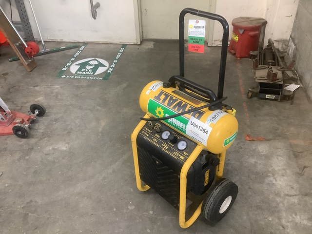 2020 Dewalt DWFP55126 5.2 cfm Mobile 4.5 gal Air Compressor 2020 Dewalt DWFP55126 5.2 cfm Mobile 4.5 gal Air Compressor