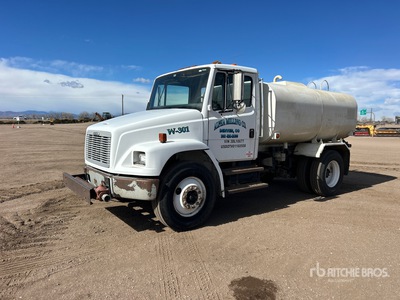 2003 Freightliner FL70 2200 gal 4x2 Water vrachtwagen