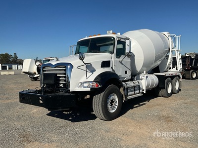2015 Mack GU813 6x4 Mixer Truck