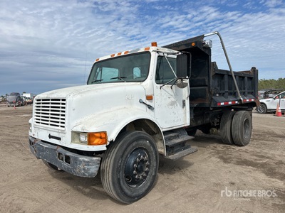 1998 International 4900 4x2 S/A Dump Truck