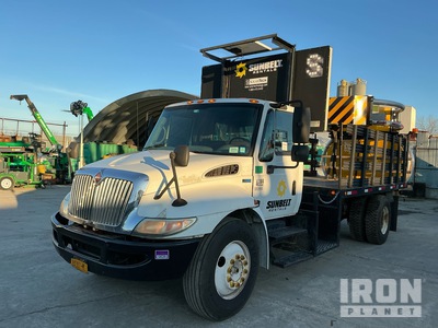 2005 International 4300 4x2 Attenuator Truck