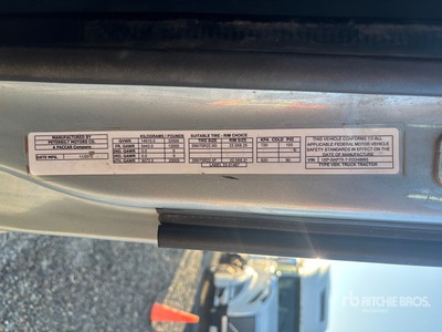 2014 Peterbilt 579 S/A Day Cab Truck Tractor