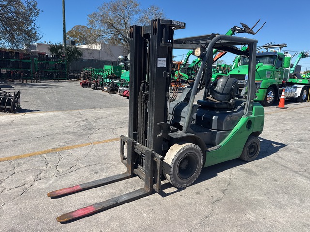 2014 Toyota 8FGU25 4500 lb Pneumatic Tire Forklift