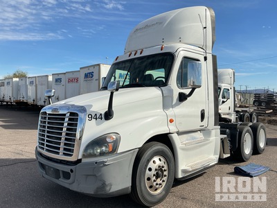 2018 Freightliner Cascadia 6x4 T/A Day Cab Truck Tractor