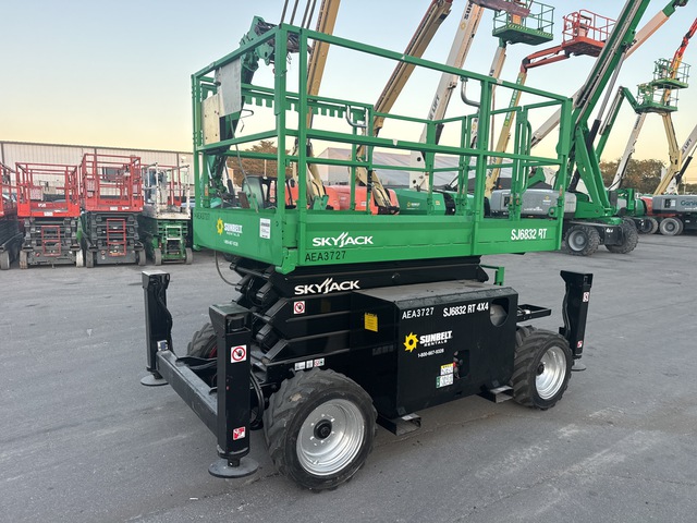 2018 Skyjack SJ6832 RT Dual Fuel Scissor Lift
