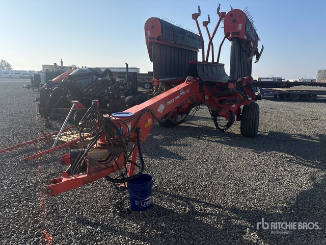 2017 Kuhn MM 700 Semi-Mount Windrow Merger | Ritchie Bros. Auctioneers