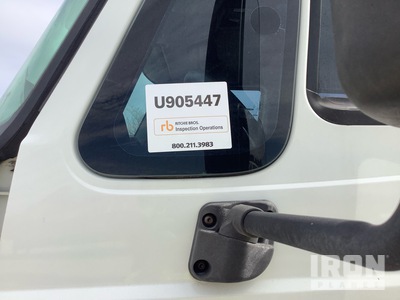 2015 International 4400 4x2 Crew Cab Camion de servicios (Inoperable)