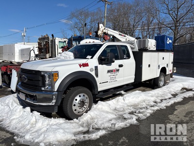2017 Ford F-550 XL 4x4 Extended Cab Camion de servicios (Inoperable)