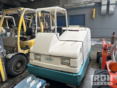 2009 Tennant 7400 Floor Sweeper (Inoperable)
