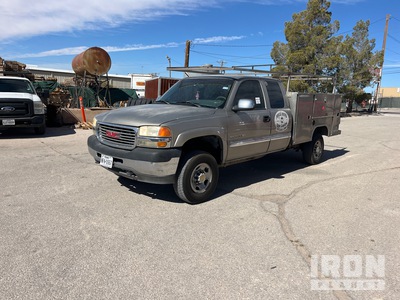 2002 GMC Sierra 2500HD SLE 4x2 Extended Cab Utility Truck
