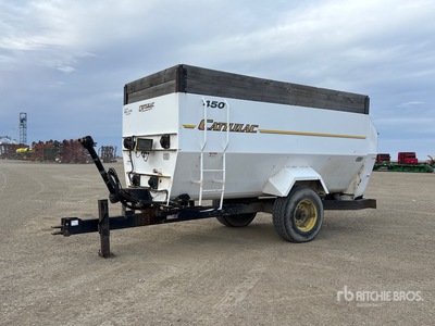 Cattelac 450 16 ft x 7 ft Feed Wagon