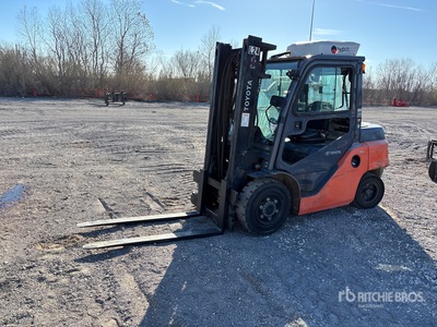 2020 Toyota 8FD40U 7350 lb Pneumatic Tire フォークリフト