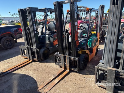 Komatsu FG25ST-16 4630 lb Cushion Tire Forklift