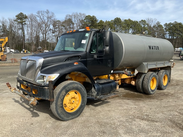 2005 International 7400 DT530 3750 gal 6x4 Water Truck