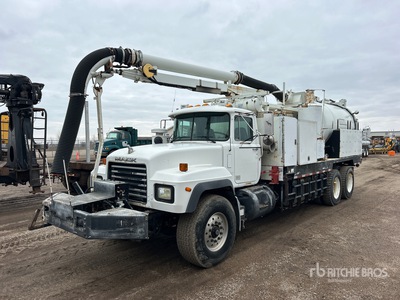 Vac-con V312shcen on 2002 Mack RD688S 6x4 Vacuum Excavator Truck