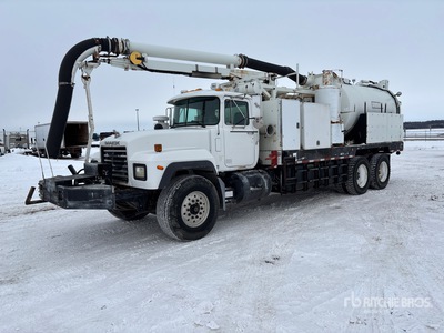 Vac-con V312shcen on 2002 Mack RD688S 6x4 Ciężarówka z koparką próżniową