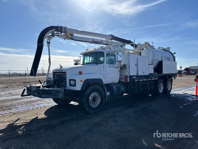 Vac-con V312shcen on 2002 Mack RD688S 6x4 Vacuum Excavator Truck